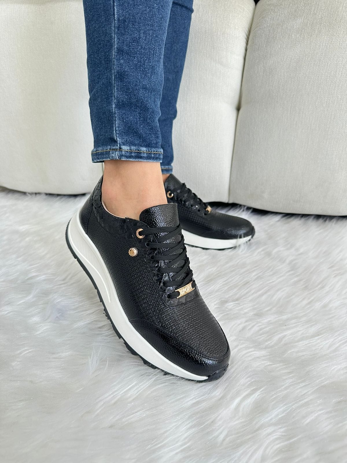 Tenis en cuero Orbe negro