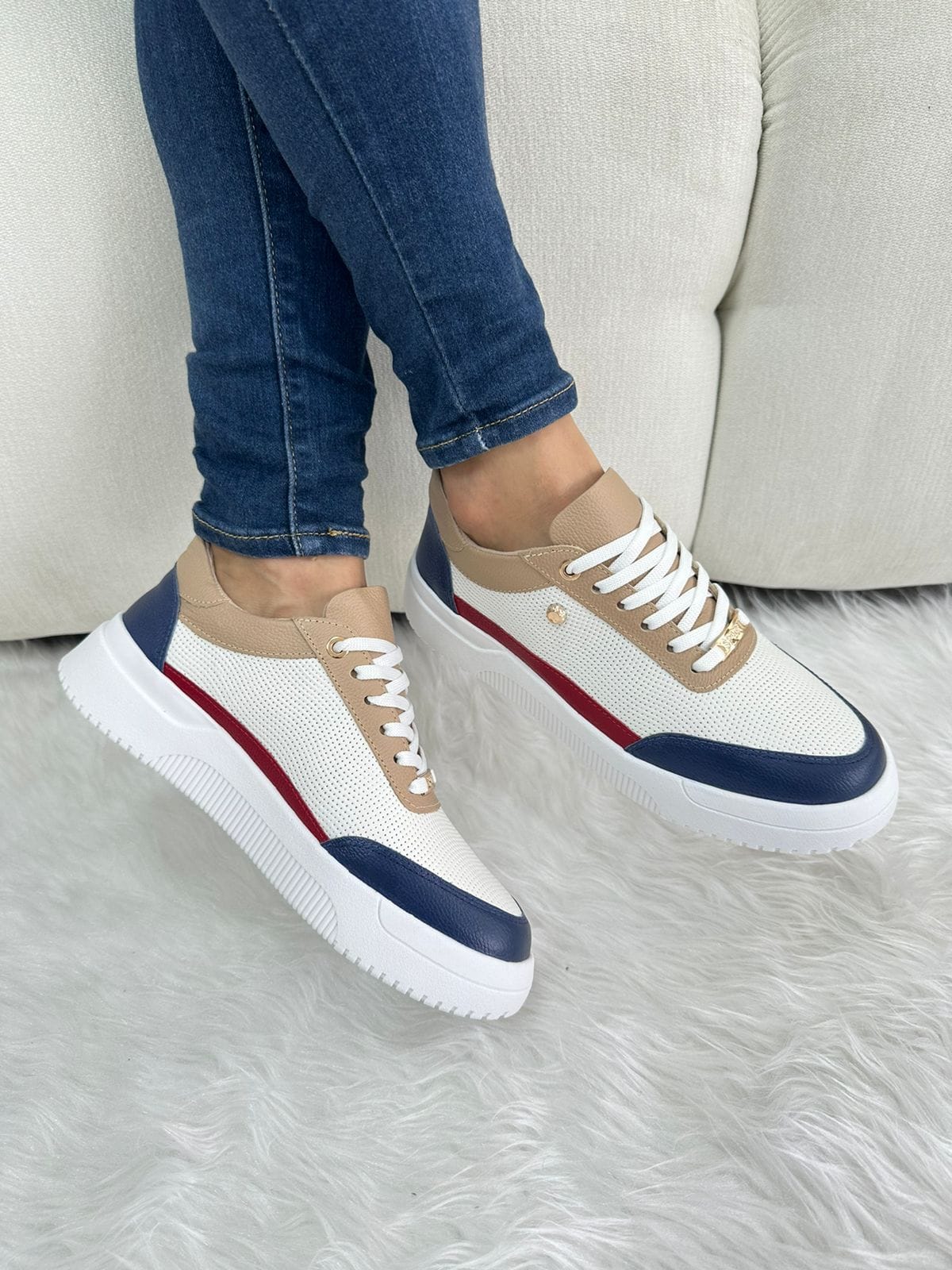 Tenis en cuero Lchic